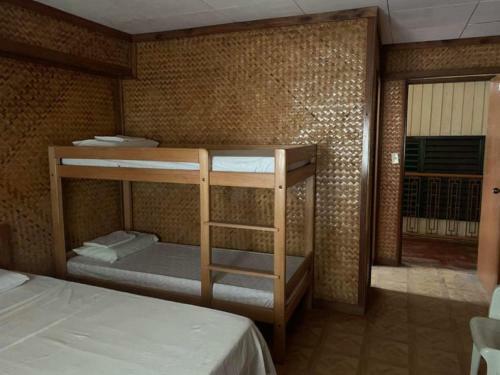 Hotel Oyo 633 Abelardo's Pension House