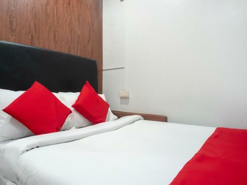 Hotel Vaccinated Staff - Oyo 552 Vines Ape Nap Hostel
