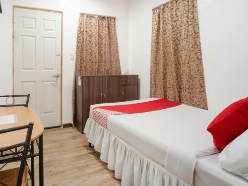 Hotel Vaccinated Staff - Oyo 552 Vines Ape Nap Hostel