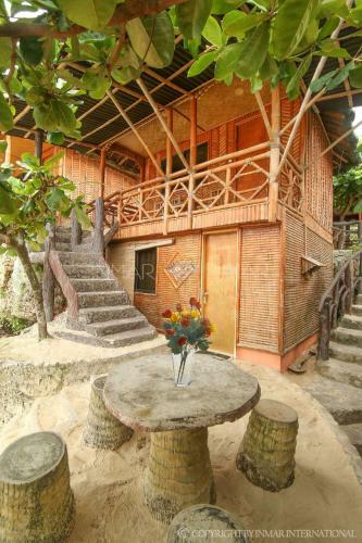 Hotel Pito's Sutokil & Bamboo Rock Resort