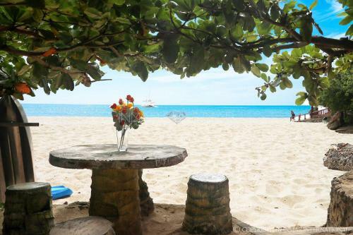 Hotel Pito's Sutokil & Bamboo Rock Resort
