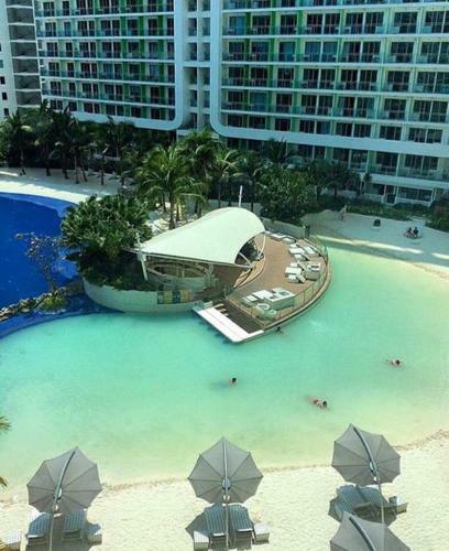 Apartamentos John's Azure Wavepool Near Airport