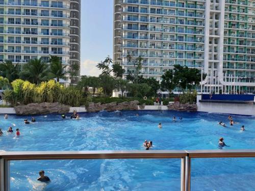 Apartamentos Azure Luxury Beach View Condo Staycation