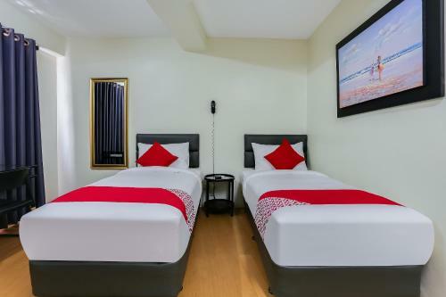 Hotel Vaccinated Staff - Oyo 190 Anglo Residences