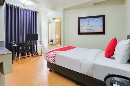 Hotel Vaccinated Staff - Oyo 190 Anglo Residences