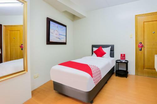 Hotel Vaccinated Staff - Oyo 190 Anglo Residences