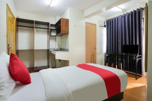 Hotel Vaccinated Staff - Oyo 190 Anglo Residences