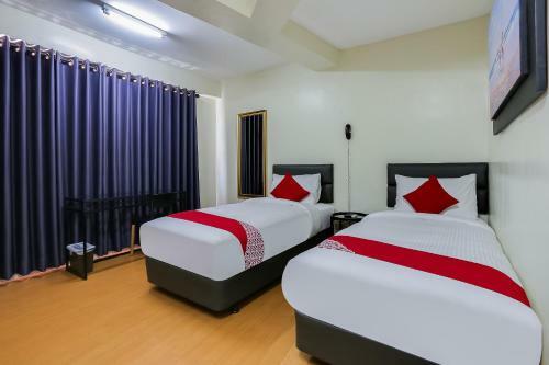 Hotel Vaccinated Staff - Oyo 190 Anglo Residences