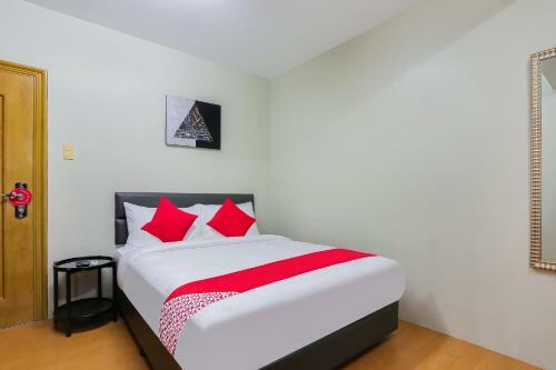 Hotel Vaccinated Staff - Oyo 190 Anglo Residences