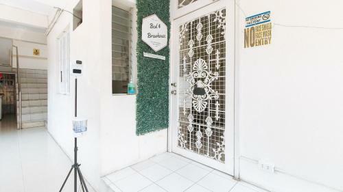 Reddoorz Hostel At Bed And Brewhouse Sucat