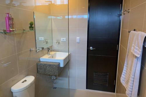 Apartamento One Eastwood Avenue Tower 2