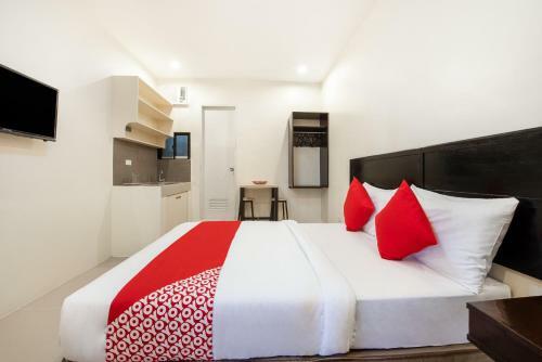 Hotel Vaccinated Staff - Oyo 490 V-cat Apartelle