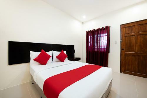 Hotel Vaccinated Staff - Oyo 490 V-cat Apartelle