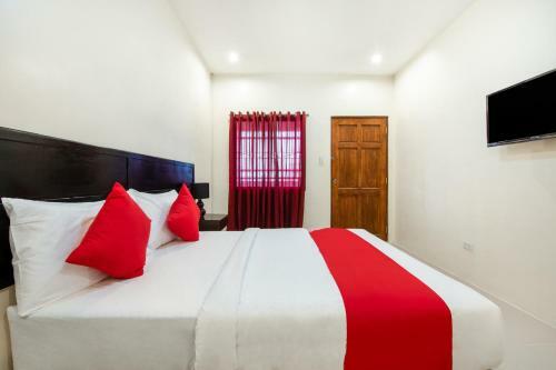 Hotel Vaccinated Staff - Oyo 490 V-cat Apartelle