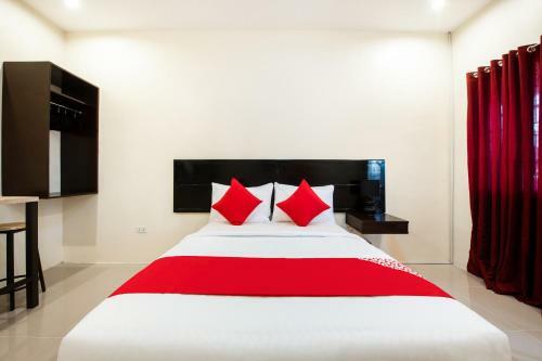 Hotel Vaccinated Staff - Oyo 490 V-cat Apartelle