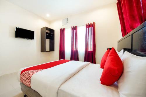 Hotel Vaccinated Staff - Oyo 490 V-cat Apartelle