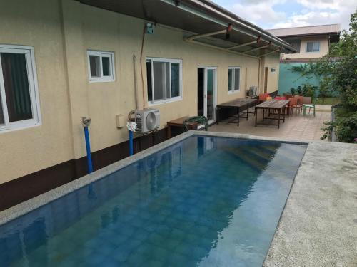 Tagaytay Luxery Pool Villa 8