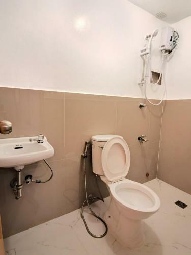 Hostal E Relaxed Haven Transient House