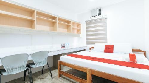 Hotel Reddoorz Plus @ 1318 Residences
