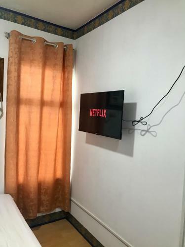 Bed & Breakfast Bright And Cozy Space W/netflix&flamingo Design