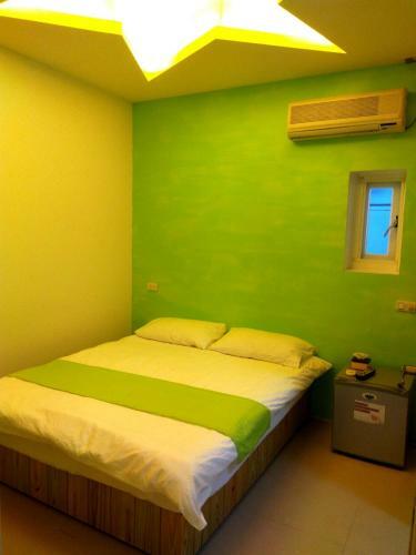 Blue% Hotel