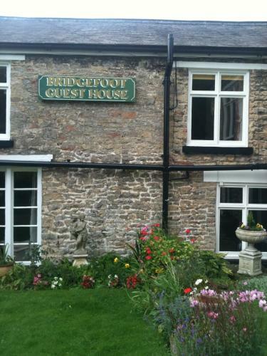 Hostal Bridgefoot Guest House