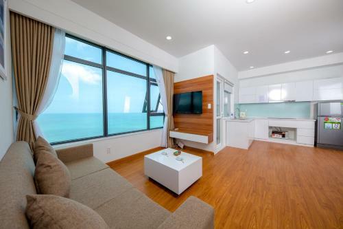 Sandy Gold - Oceanus Apartments
