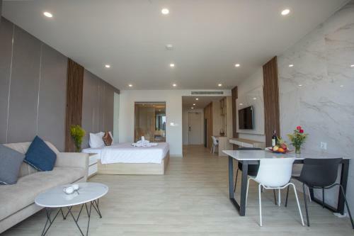 Golden Holiday Apartment