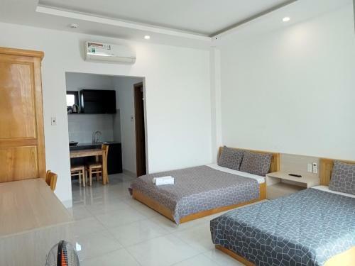 Lee Apartment
