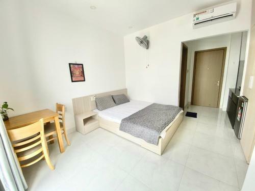 Lee Apartment