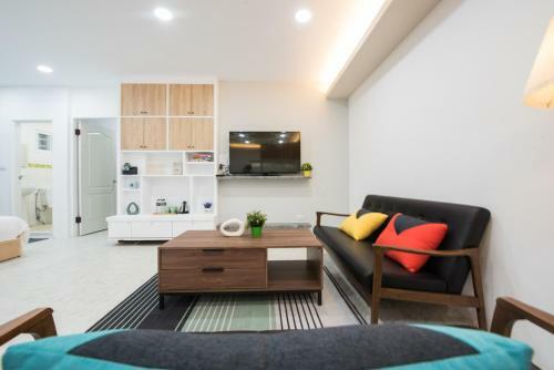 Bird Series Hostel