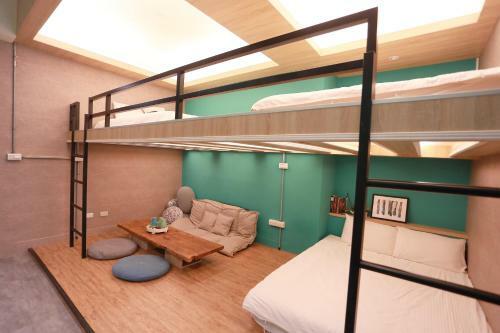 Bird Series Hostel