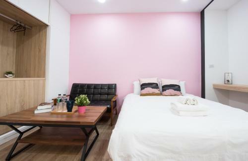 Bird Series Hostel