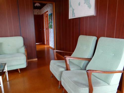 Omaha Beach Bach - Omaha Holiday Home