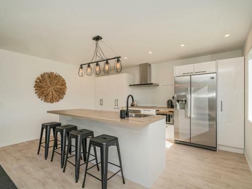Sundaze Escape - Cooks Beach Holiday Home