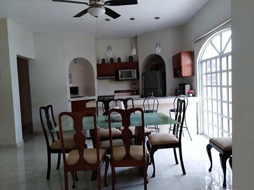 Uribe�s House Hospedaje Entero C.alberca