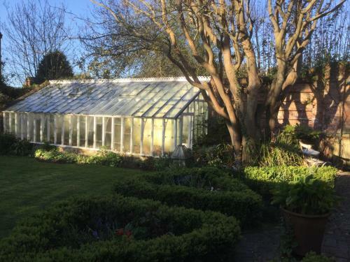 St Benedict - Victorian Bed And Breakfast