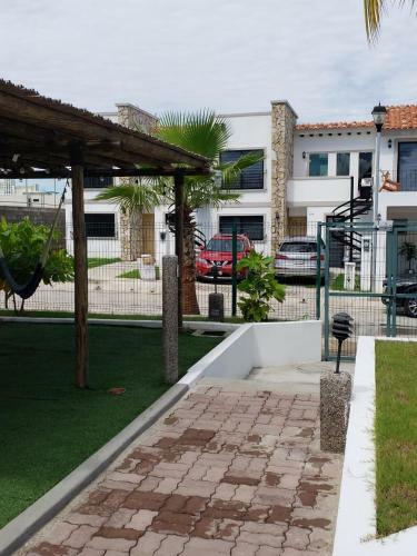 Bonita Casa Con Jacuzzi, Frente Al �rea Com�n