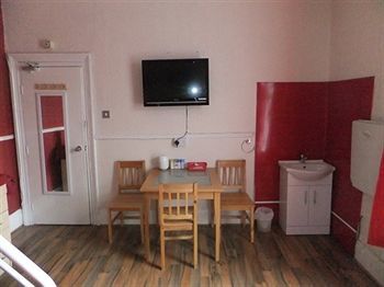 Hostal Heavenly Nights Guest House