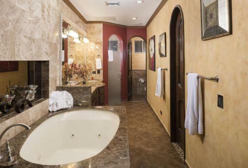 Esmeralda 3br Ea 102 By Casago