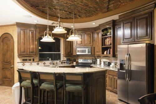 Esmeralda 3br Ea 102 By Casago