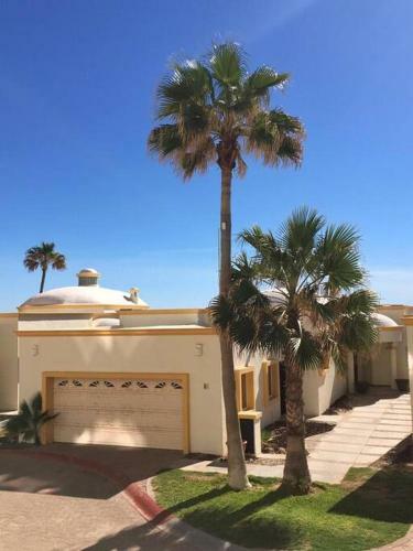 Gorgeous Beachfront Villa Rocky Point, Sandy Beach