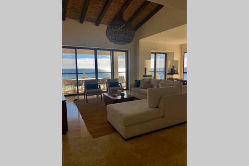 Villa Luxurious Unique & Enchanting 5 Br Ph Ocenan Front