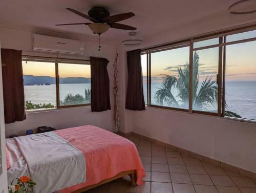 Apartamento 2 Bed/2 Bath Condo W/stunning Ocean Views & Pool
