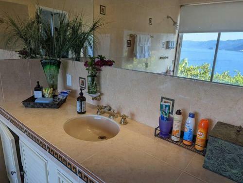 Apartamento 2 Bed/2 Bath Condo W/stunning Ocean Views & Pool