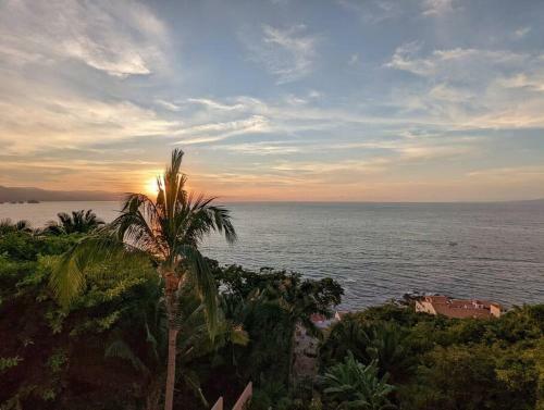 Apartamento 2 Bed/2 Bath Condo W/stunning Ocean Views & Pool