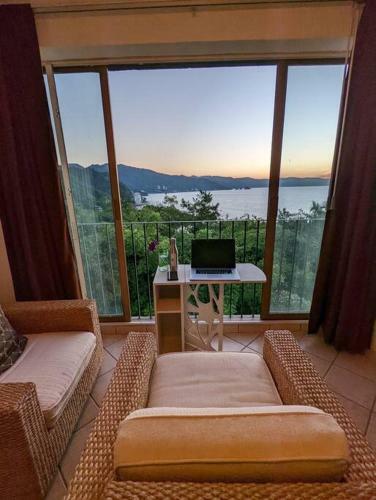 Apartamento 2 Bed/2 Bath Condo W/stunning Ocean Views & Pool
