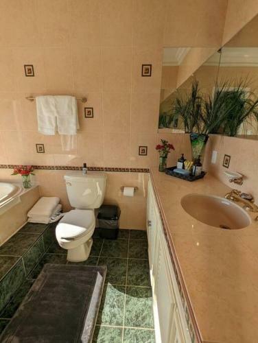 Apartamento 2 Bed/2 Bath Condo W/stunning Ocean Views & Pool