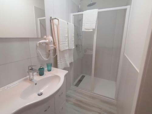 Hostal Catalleya Haus