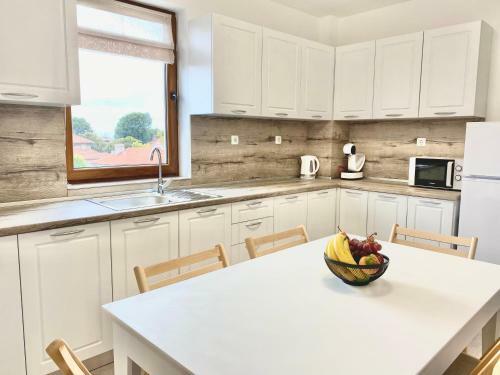 Top Location Apartment With 2bath & Parking For 6 Guests